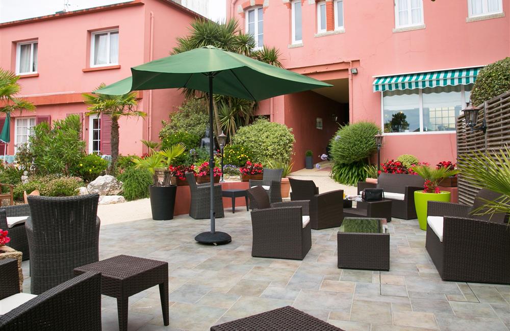 Jardin terrasse - Hôtel Le Trianon à Etel en Bretagne Sud