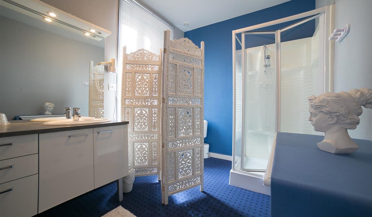 Salle de bain, chambre double Supérieure - Hôtel Le Trianon à Etel en Bretagne Sud